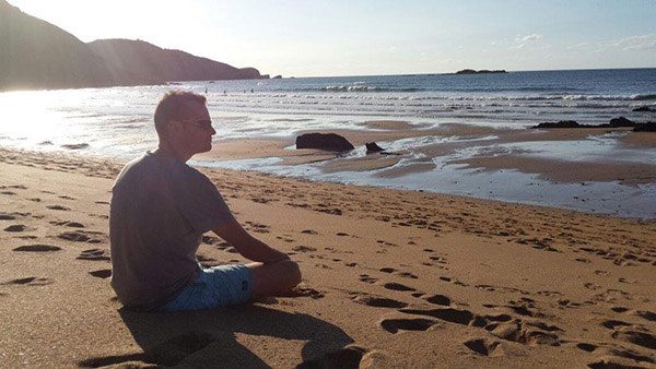 Meditando en la playa
